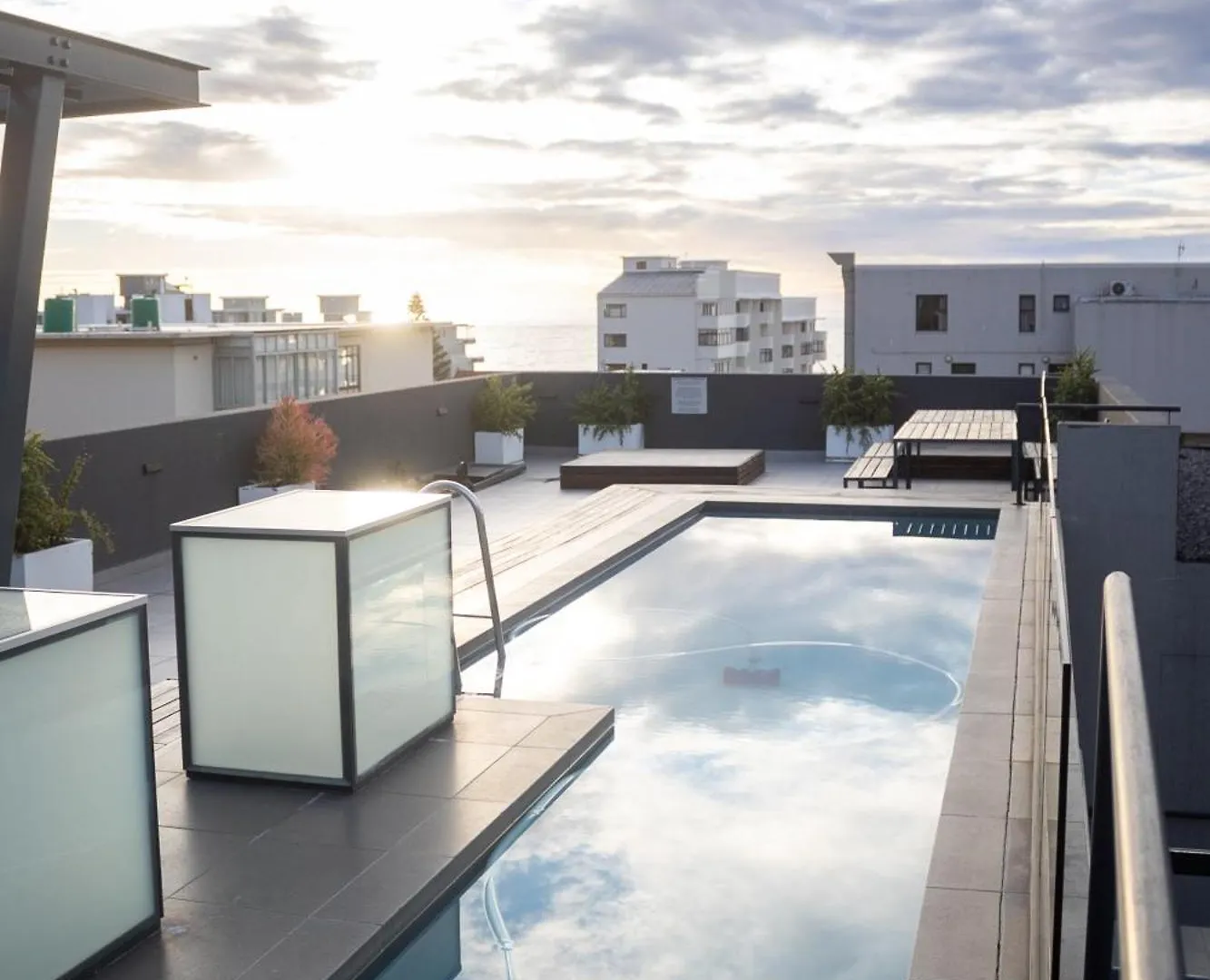 Apartment In Sea Point- With Inverter Cape Town