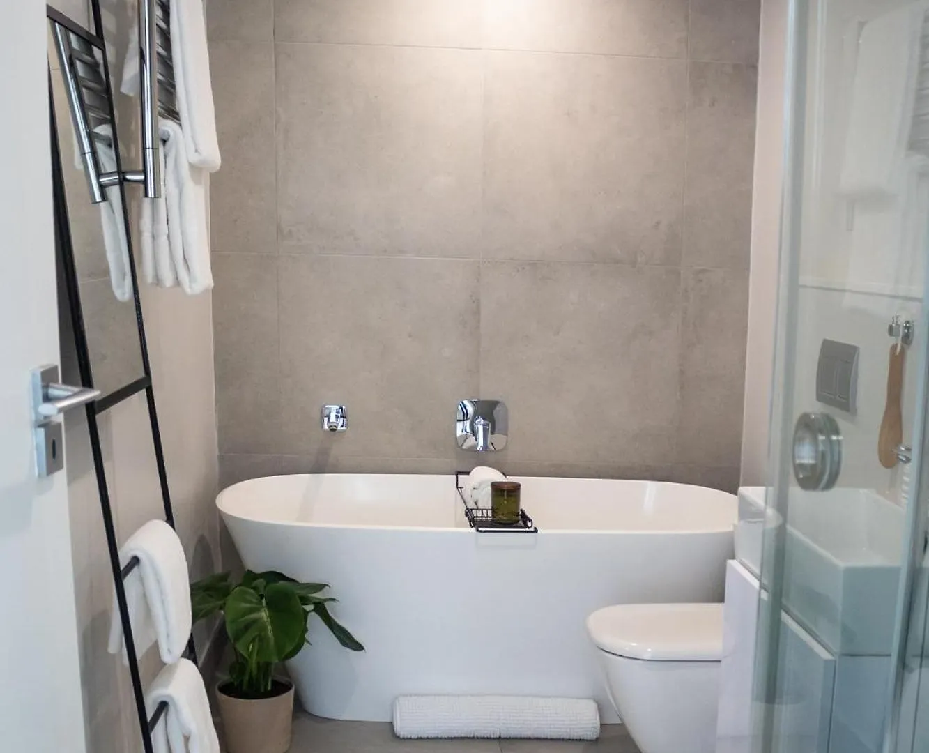 Apartment In Sea Point- With Inverter Cape Town