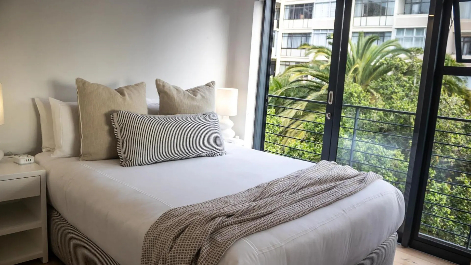 Apartment In Sea Point- With Inverter Cape Town Güney Afrika